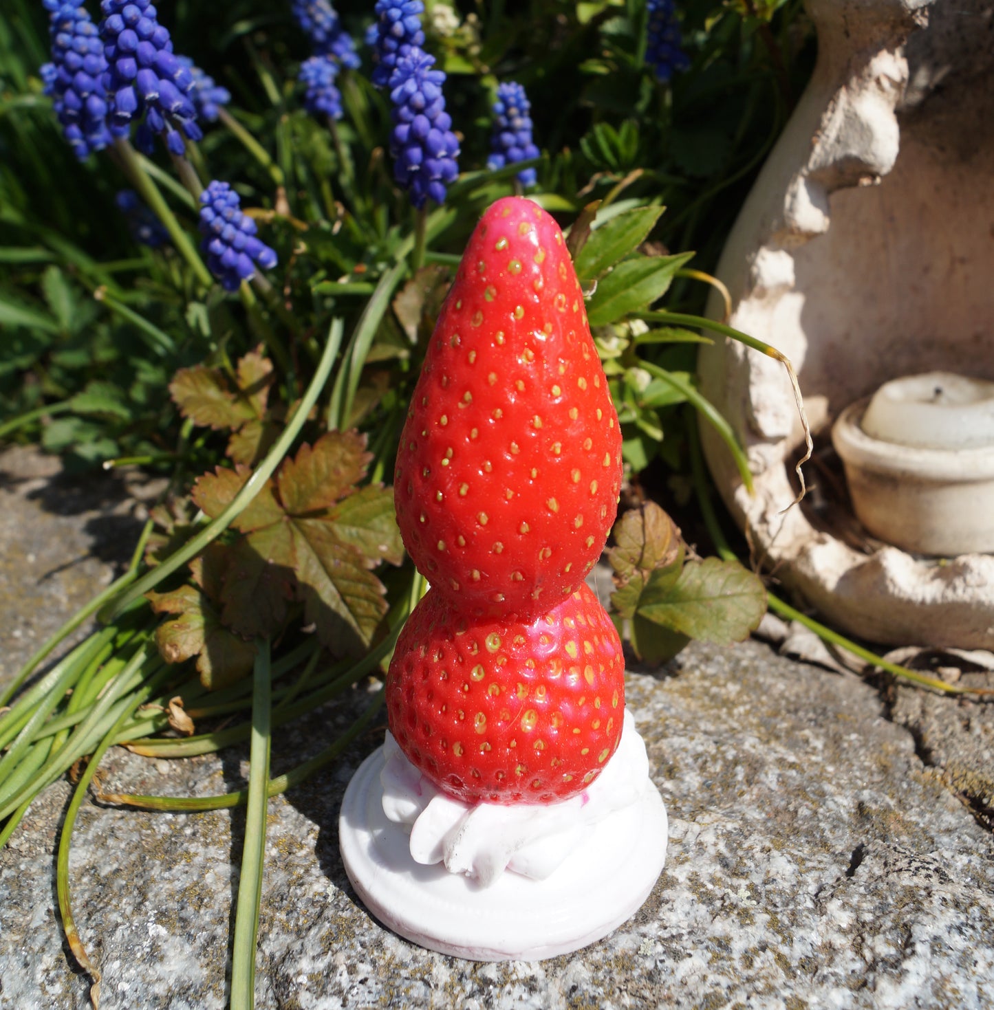Strawberry feels forever - handgefertigter und -bemalter Doppel-Popostecker