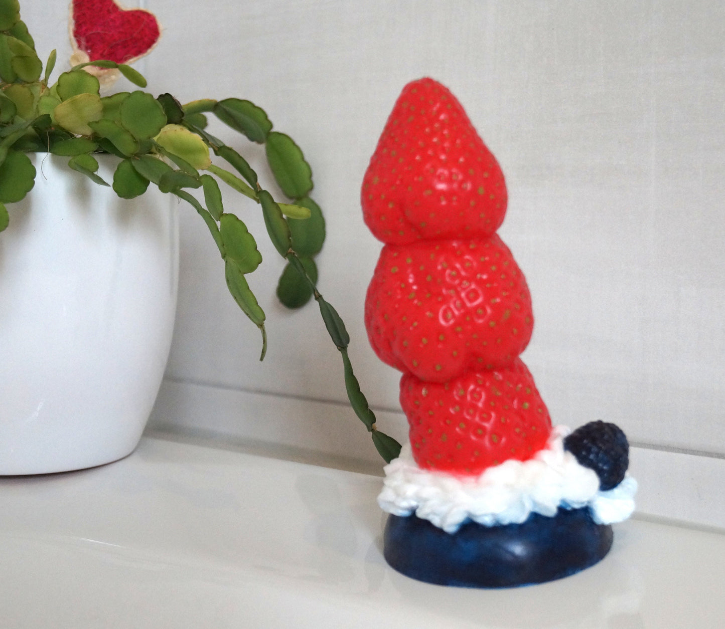 Berry J.S. Wide - der Saugnapfdildo mit Pose