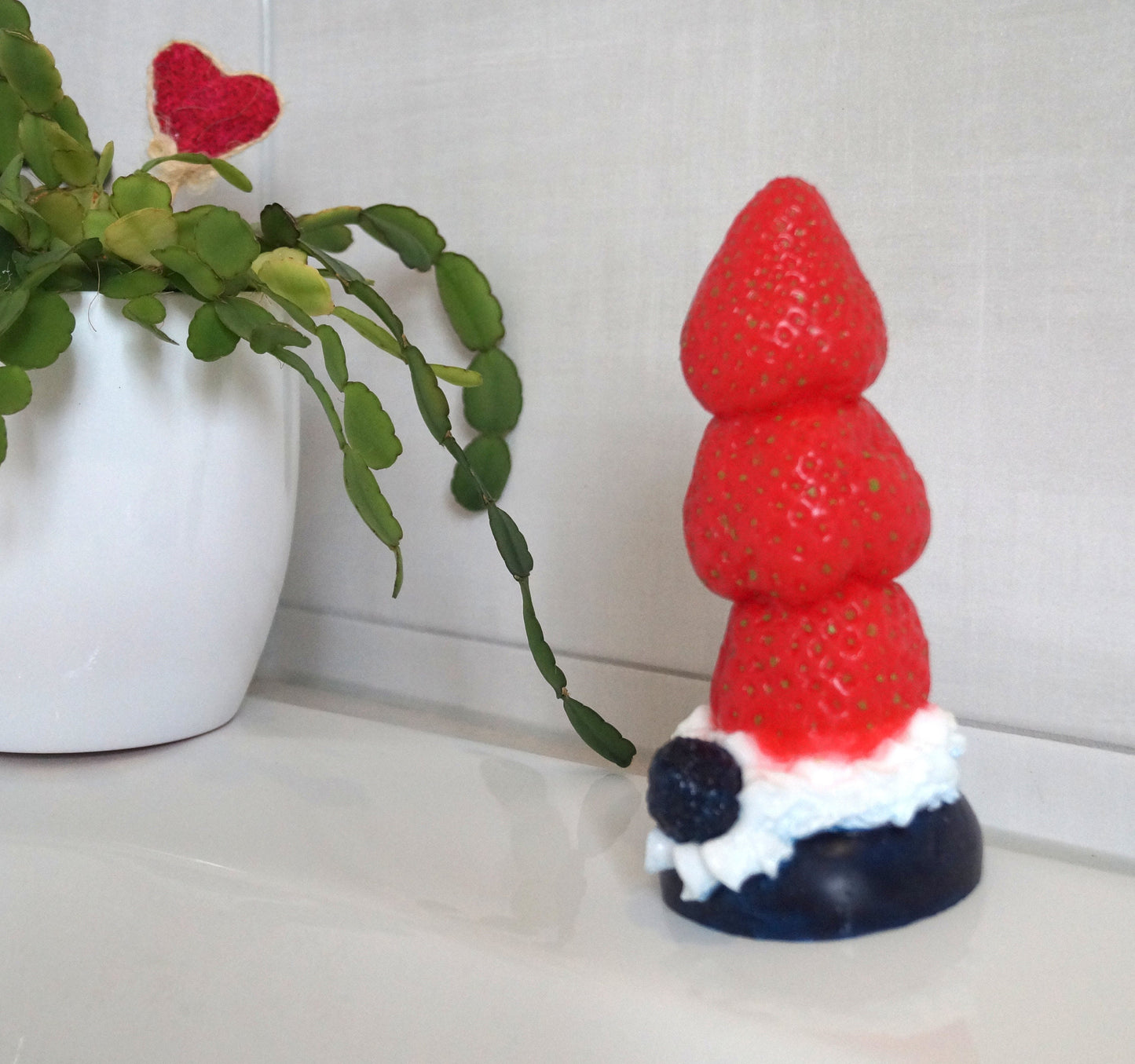 Berry J.S. Wide - der Saugnapfdildo mit Pose