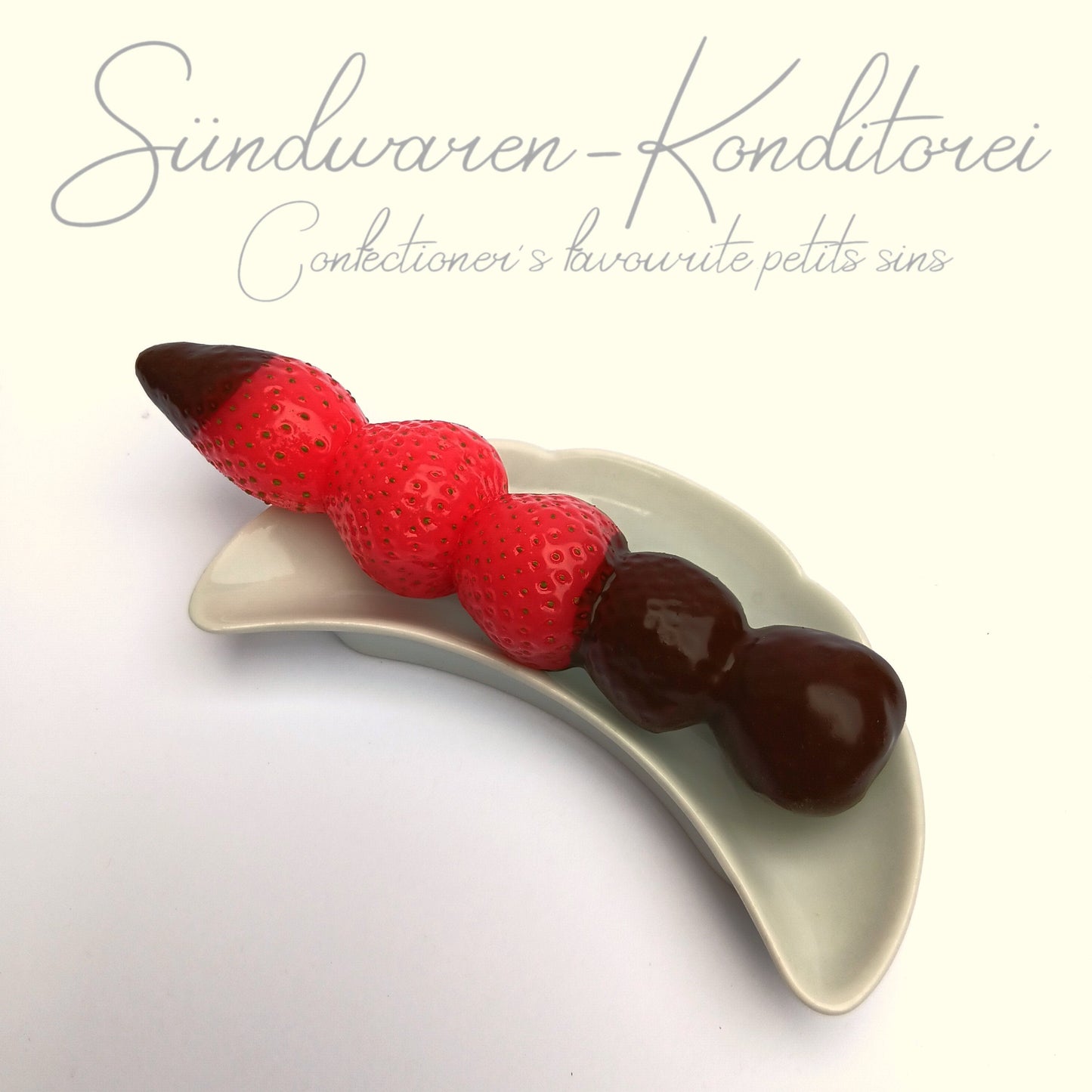Erdbeerspieß mit Schokolade - Seitenansicht Platinsilikon Dildo - Sündwaren-Konditorei
