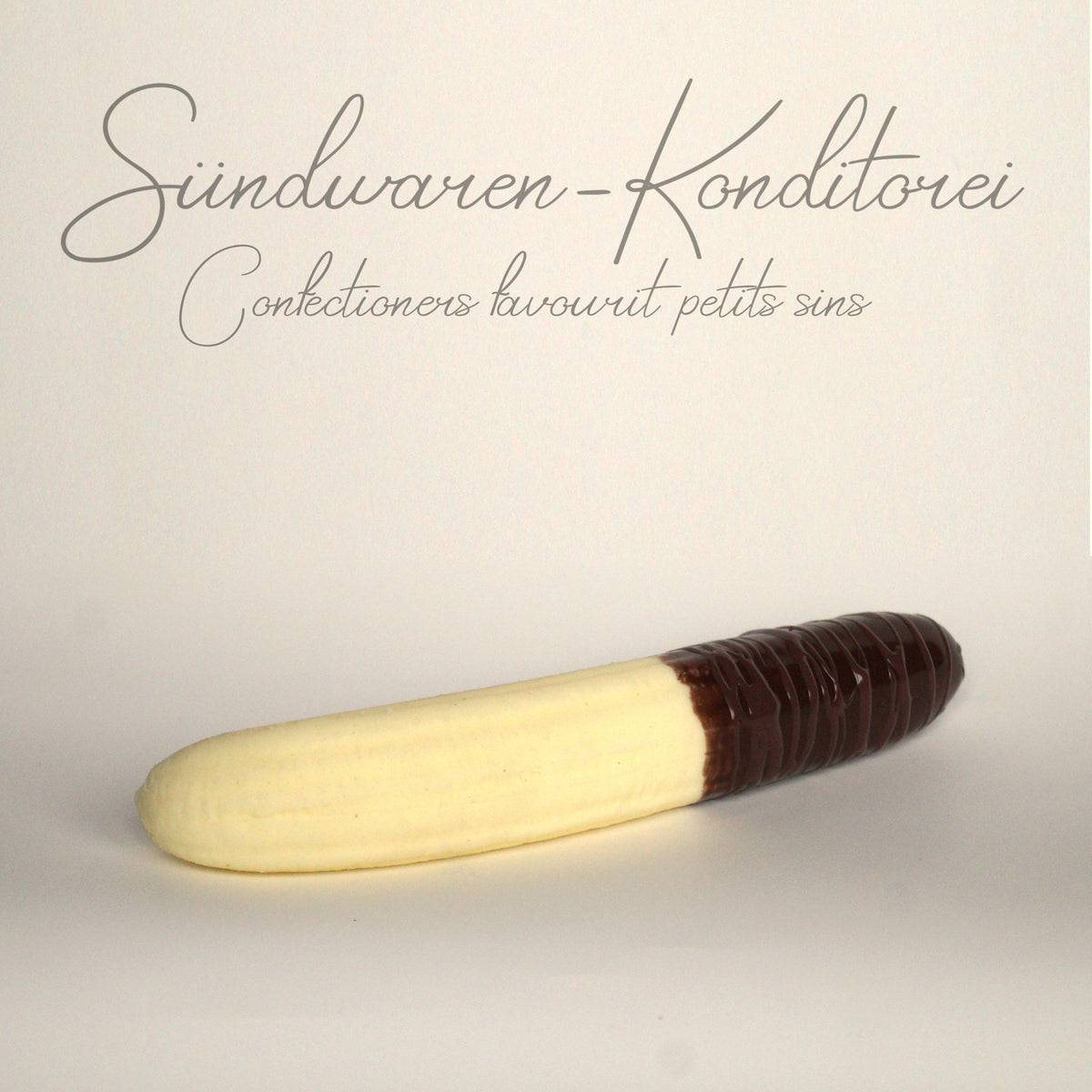 Große Banane handgefertigter Dildo – Produktfoto auf hellem Hintergrund, Unikat