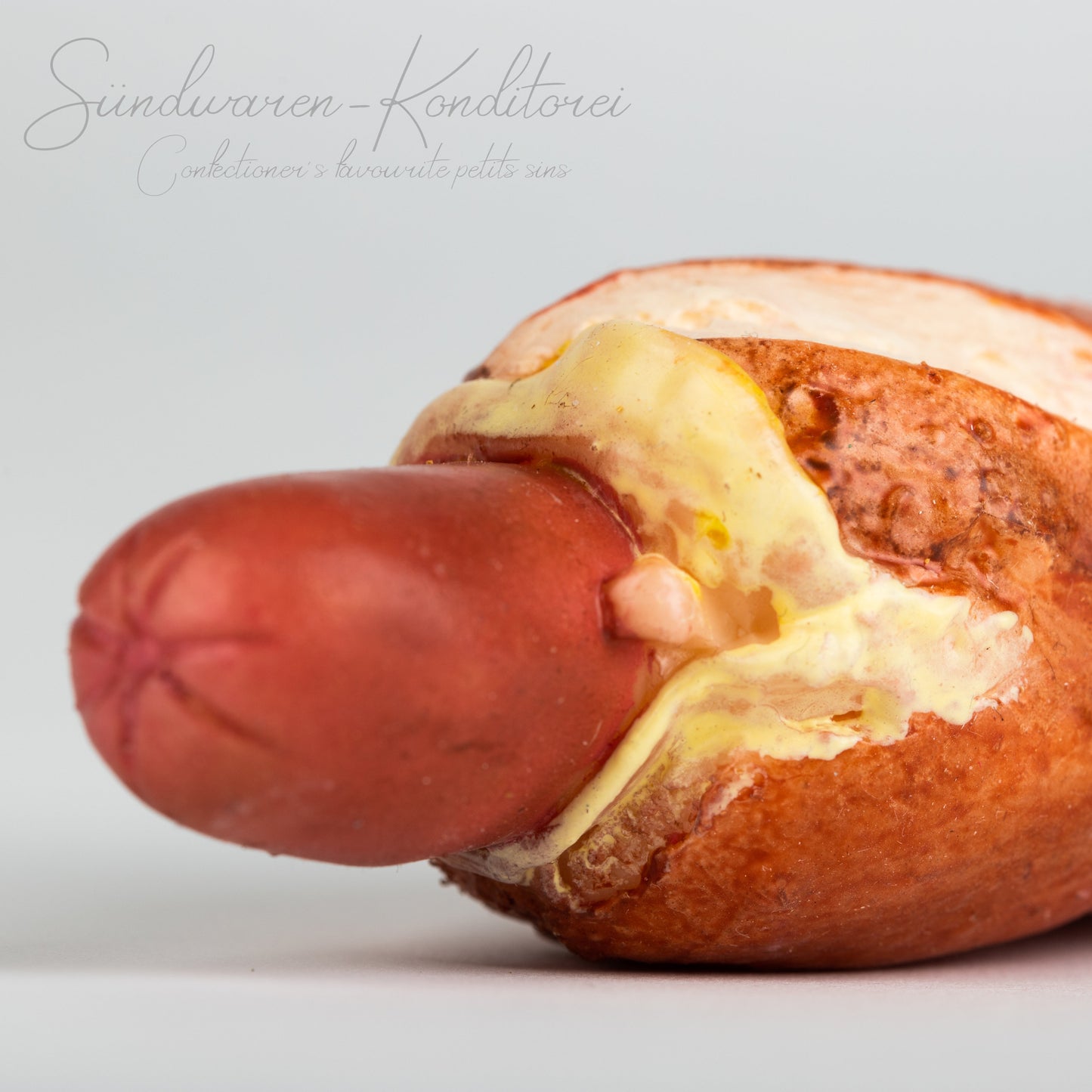 Premium Ketwurst - veganes Platinsilikon in DDR-Nostalgie-Design
