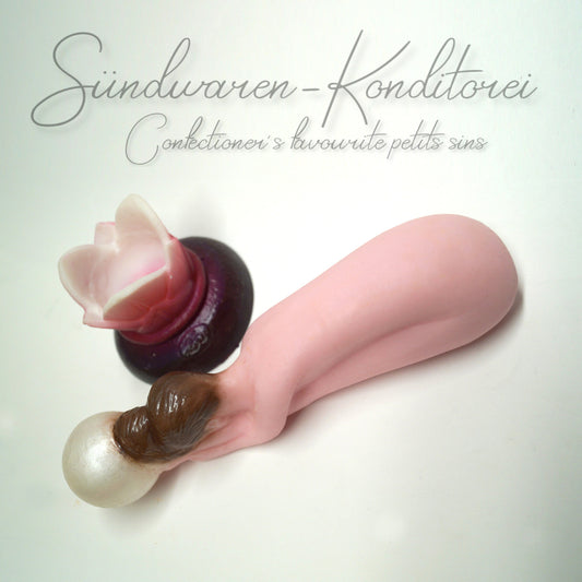 Uttanasana Rosa Dildo - Gesamtansicht mit Saugnapf - Sündwaren-Konditorei

