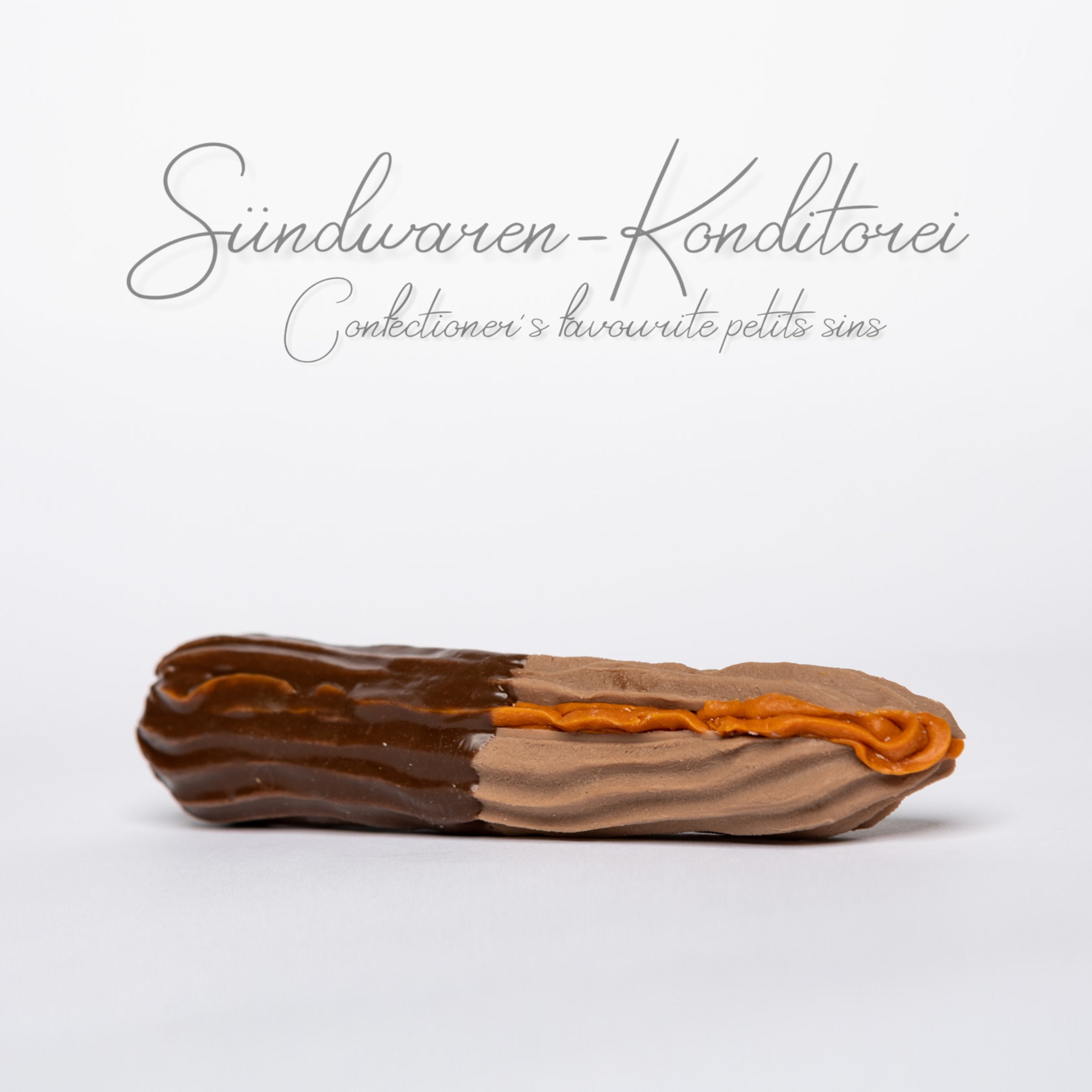 Kakaostange Dildo - Seitenansicht mit realistischer Schokoladenoptik
