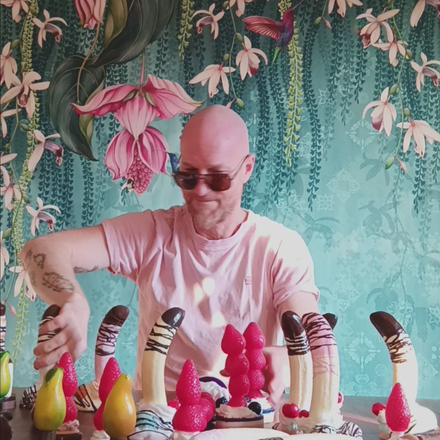 Erdbeerkremtörtchen Dildo - Produktvideo handgefertigt Platinsilikon - Sündwaren-Konditorei
